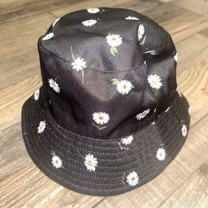 Alice + Olivia Black Daisy Bucket Hat